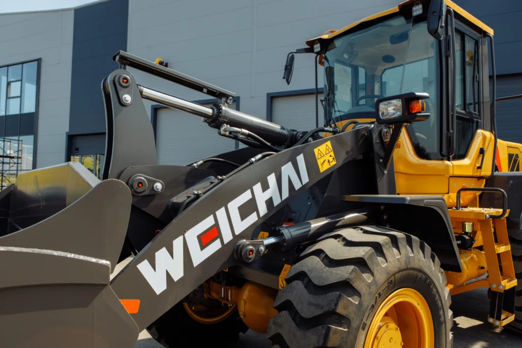 Фронтальный погрузчик Weheavy WL836H — изображение 5